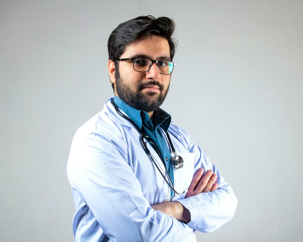 Médico en consulta de telemedicina